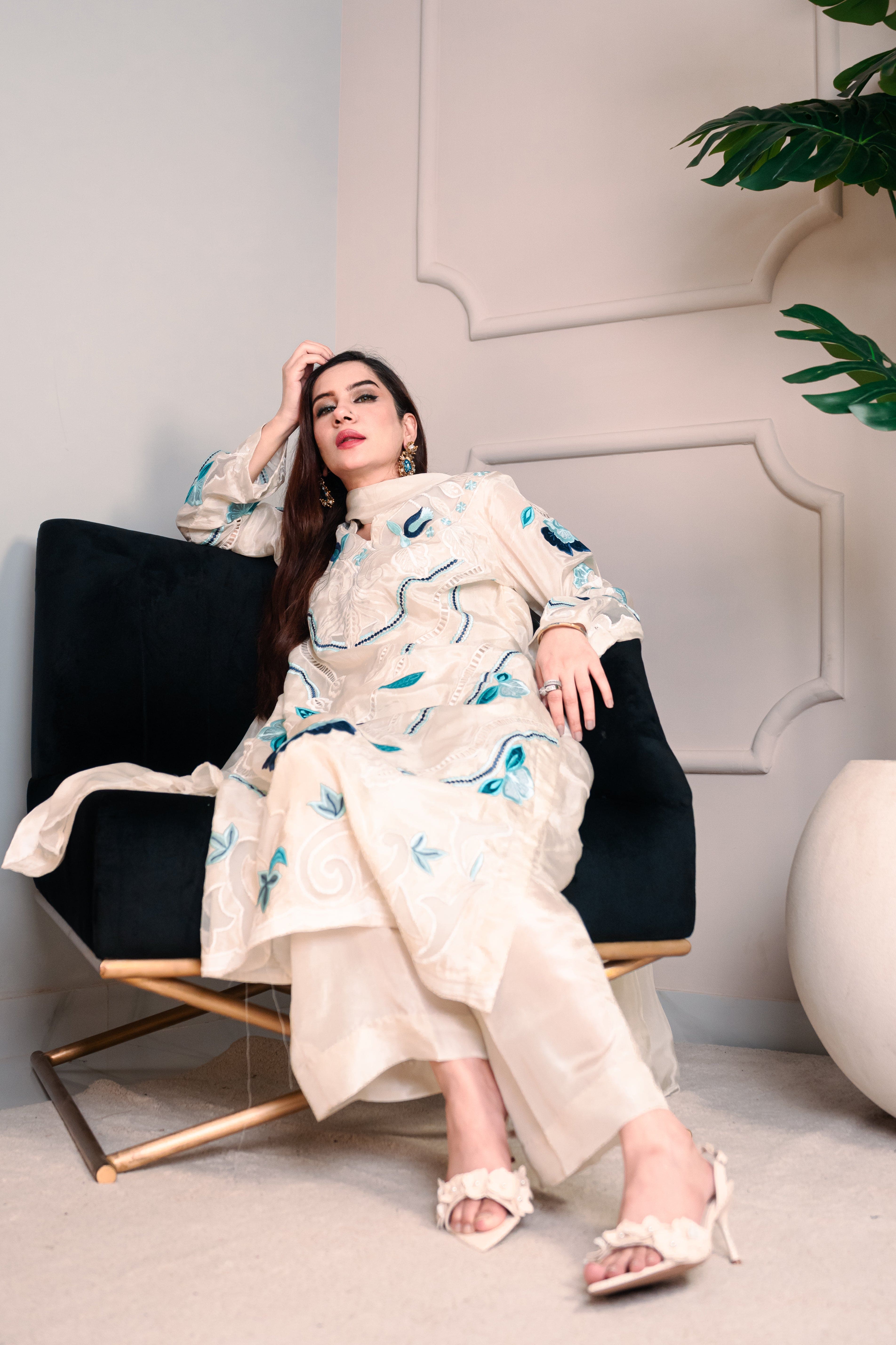 Lazura 3 piece stiched